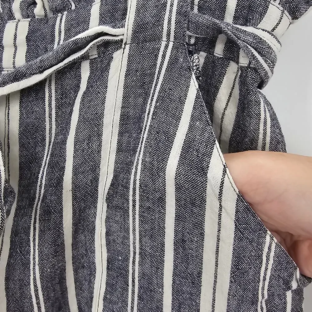 Cupcakes and Cashmere Womans size L Monterey Paper Bag Striped Shorts Grey/White